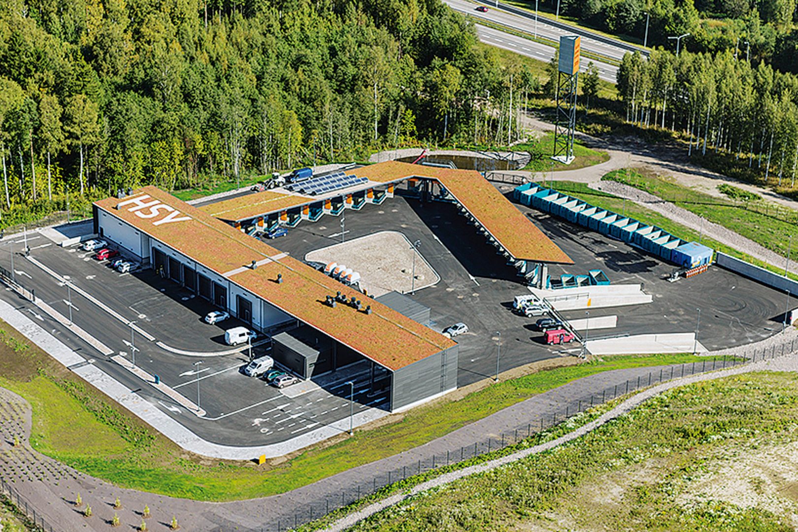 Viherkatto tukee lajittelukeskuksen arvomaailmaa