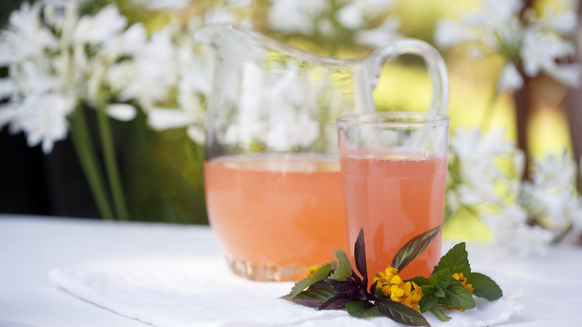 Helppo raparperimehu