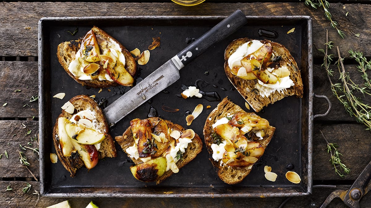 Timjami-hunaja-omenabrushetat