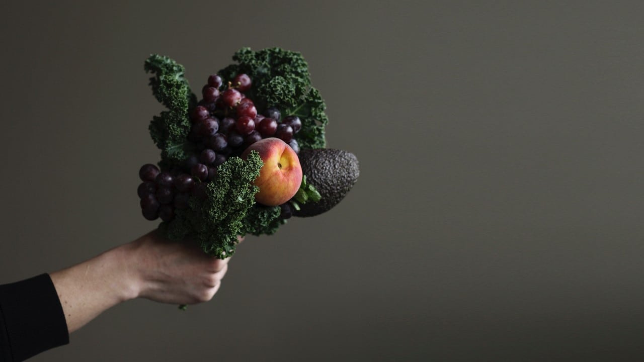 Herkullinen avokado-persikkasmoothie
