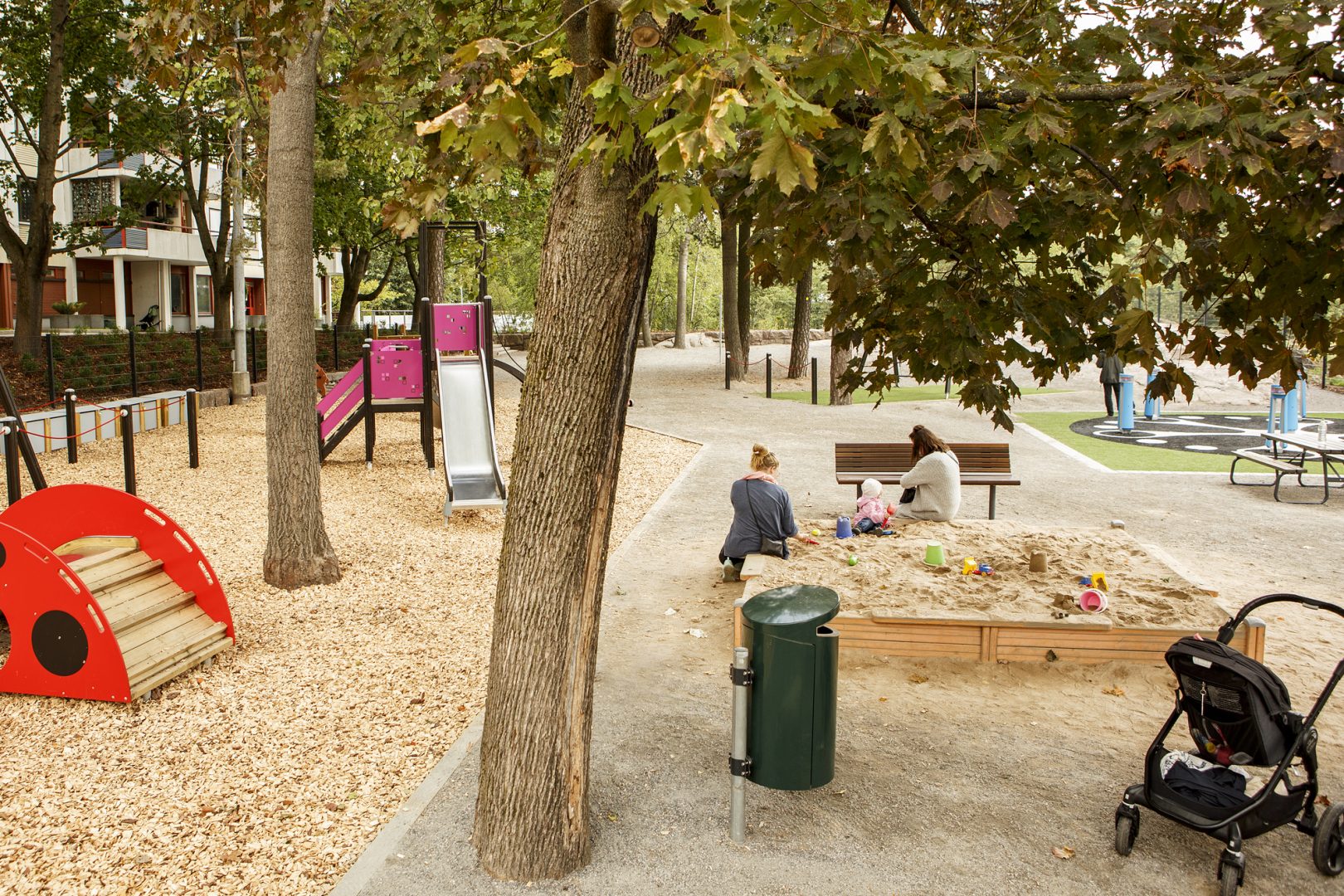 Kohde-esittely Pasilan Sähköttäjänpuisto: Hyvä piha on aktiivinen, sosiaalinen ja hiljainen