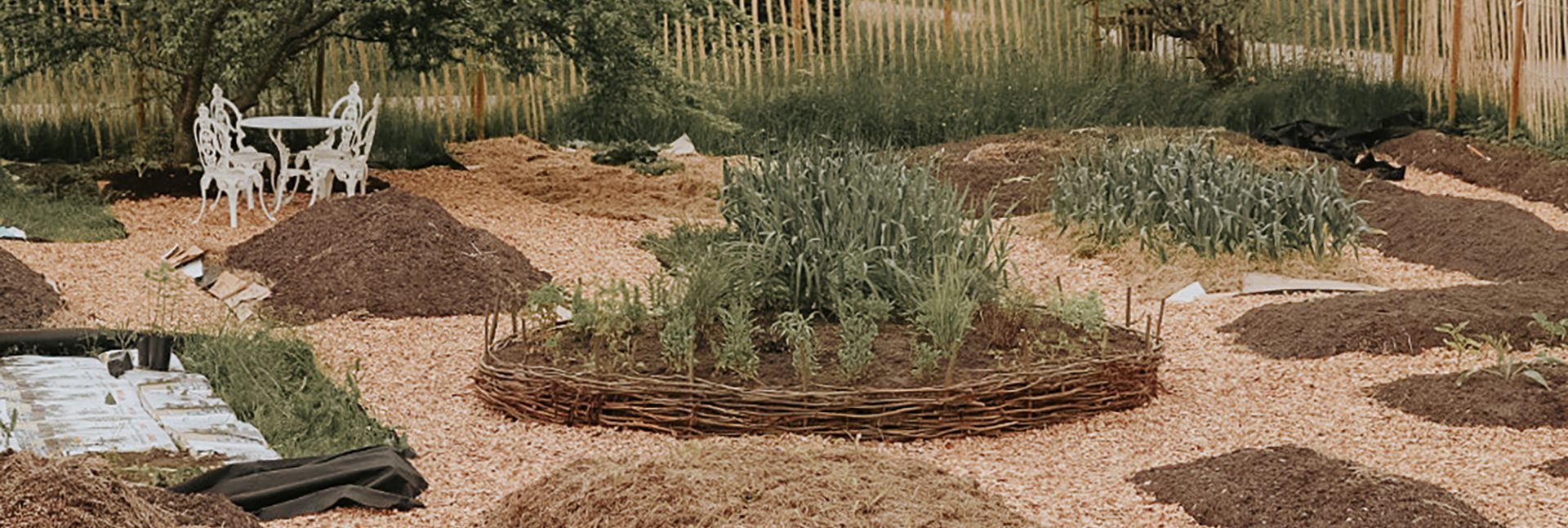 Näin perustat no dig -kasvimaan